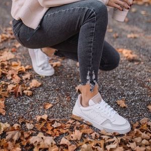 Adidas super court sneakers in excellent condition